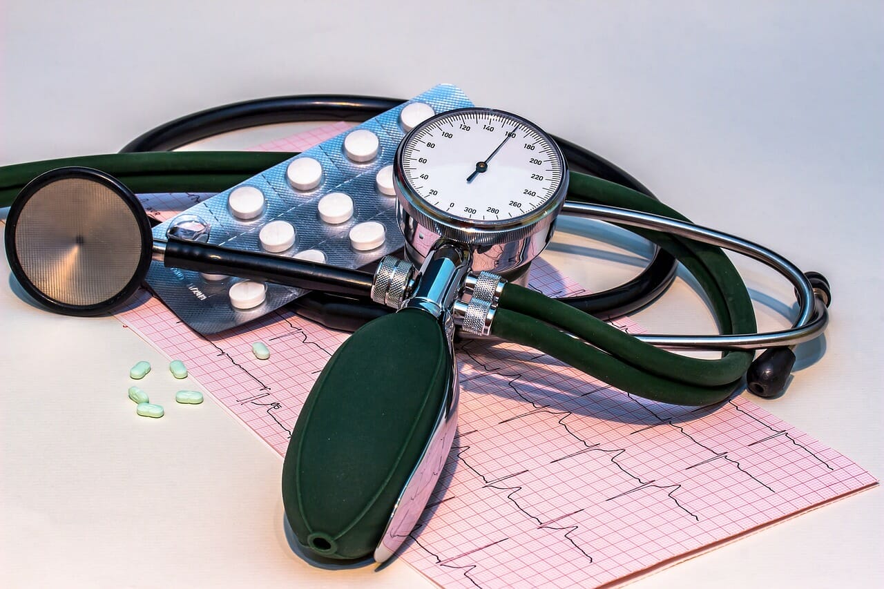 conjunto de elementos médicos para poder controlar y revisar enfermedades o problemas cardiacos